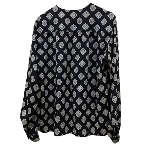 Anne Klein Black and White Print Blouse Button down Long Sleeve Flowy Material - Picture 6 of 10